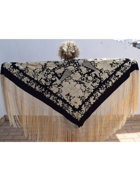 Mantón bordado a mano en seda 140cm