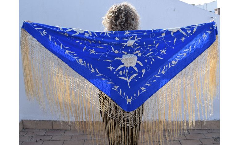 Mantón bordado a mano en seda 115 cm
