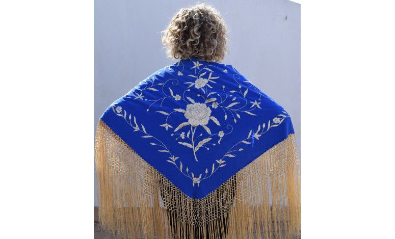 Mantón bordado a mano en seda 115 cm