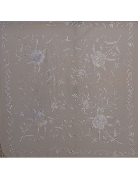 Mantón bordado a mano en seda 115 cm