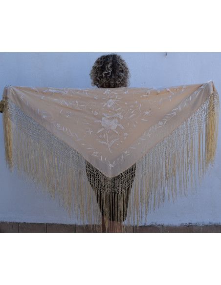 Mantón bordado a mano en seda 115 cm