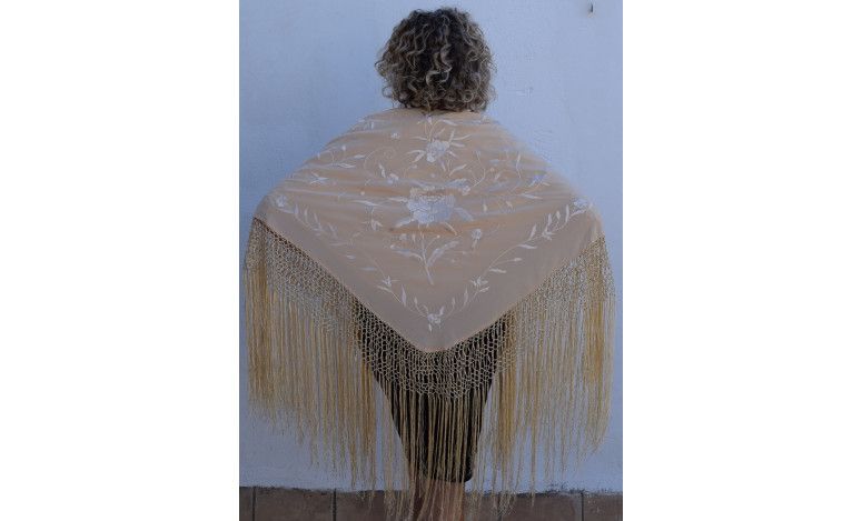 Mantón bordado a mano en seda 115 cm