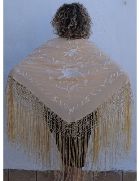 Mantón bordado a mano en seda 115 cm