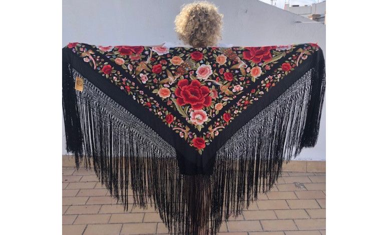 Mantón bordado a mano en seda 140cm