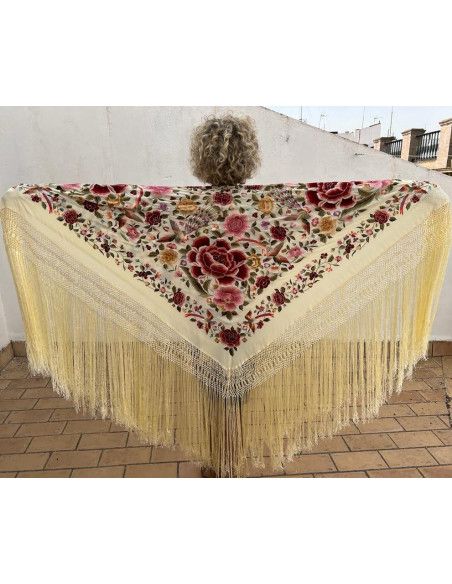 Mantón bordado a mano en seda 140cm