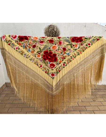 Mantón bordado a mano en seda 140cm