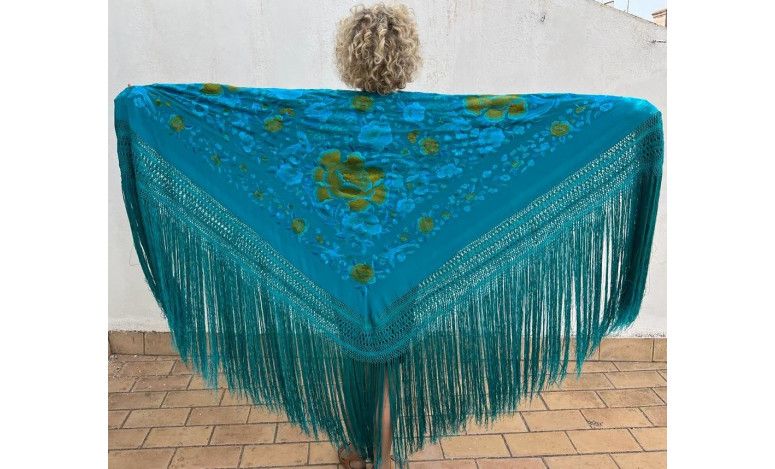 Mantón bordado a mano en seda 140cm
