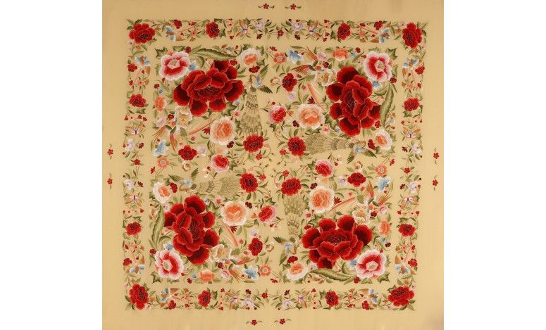 Mantón bordado a mano en seda 140cm