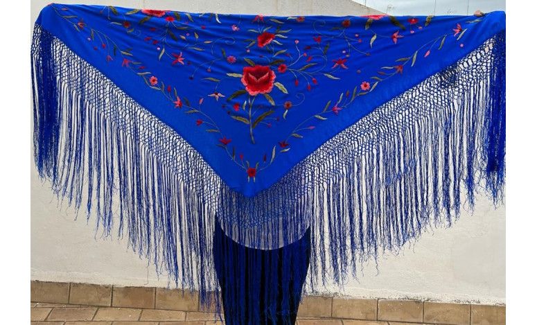 Mantón bordado a mano en seda 115 cm