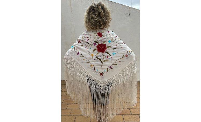 Mantón bordado a mano en seda 115 cm