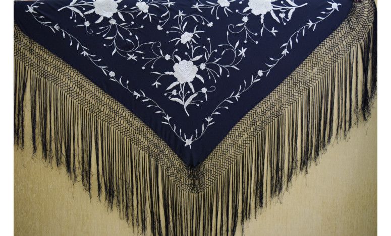 Mantón bordado a mano en seda 115 cm