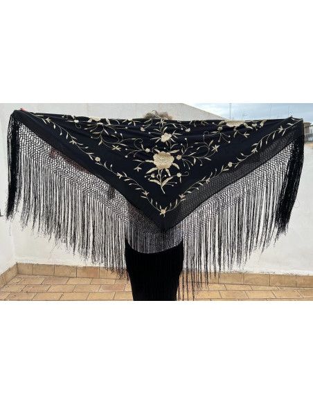 Mantón bordado a mano en seda 115 cm