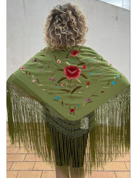Mantón bordado a mano en seda 115 cm