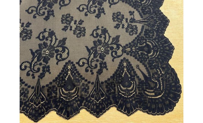 Mantilla bordada a máquina 100*220