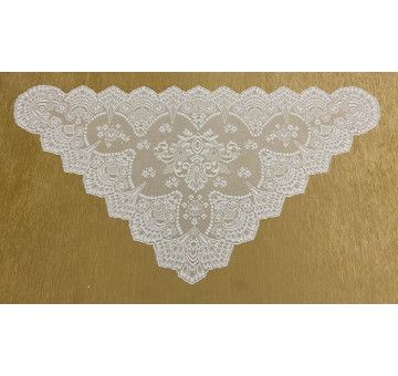 Mantilla triangular bordada a máquina 2