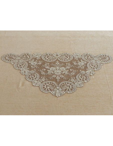 Mantilla triangular