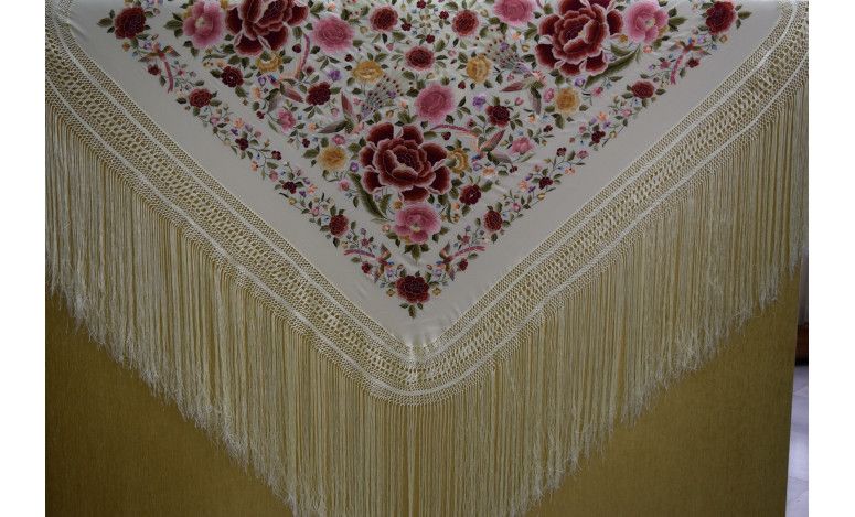 Mantón bordado a mano en seda 140cm