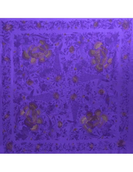 Mantón bordado a mano en seda 140cm