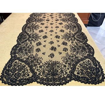 Mantilla bordada a mano seda