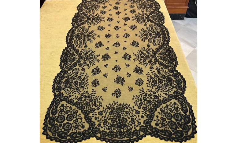Mantilla bordada a mano seda