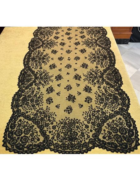 Mantilla bordada a mano seda