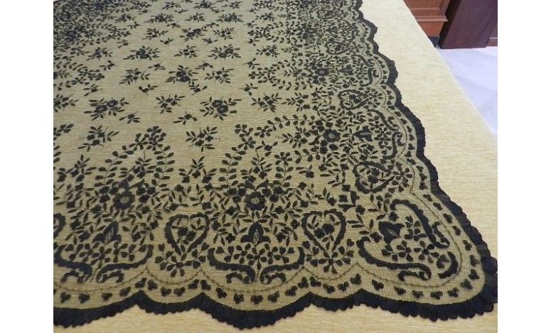 Mantilla bordada a mano en seda 120*240