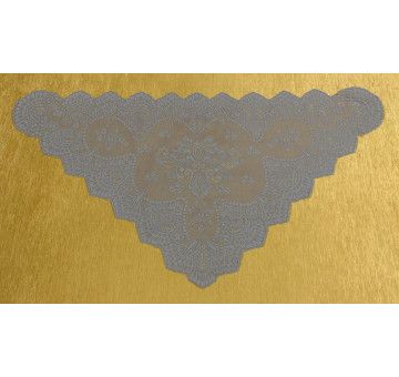 Mantilla triangular bordada a máquina 2