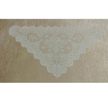 Mantilla triangular bordada a máquina 2