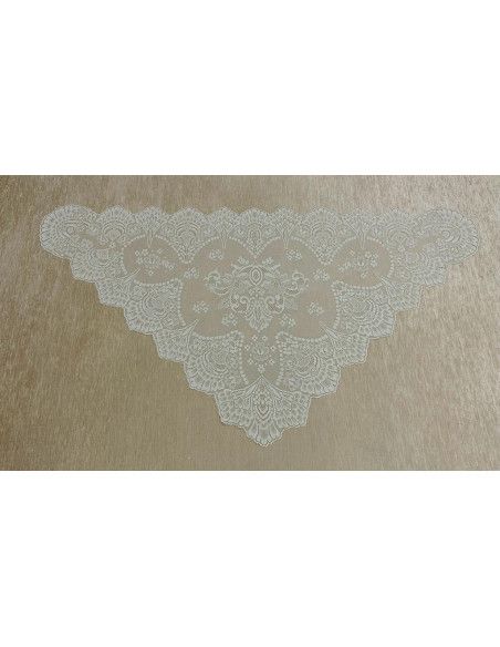 Mantilla triangular bordada a máquina