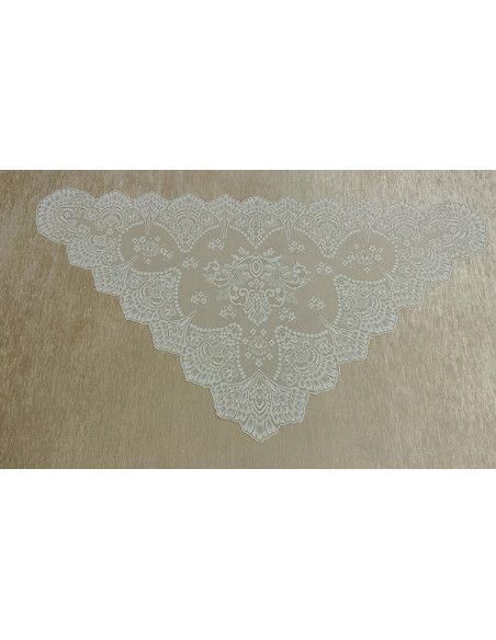 Mantilla triangular bordada a máquina