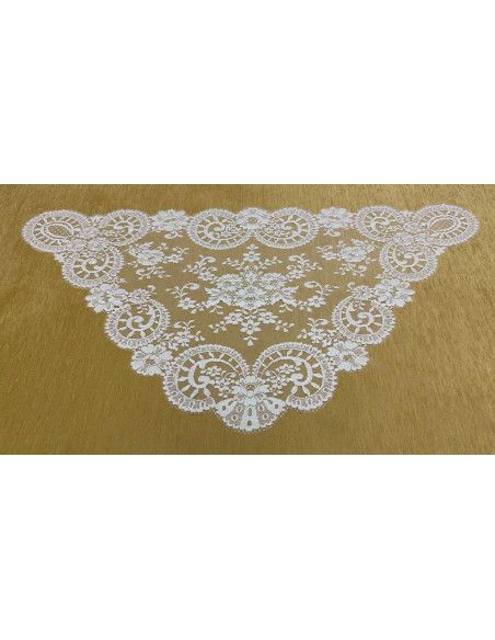 Mantilla triangular bordada a máquina