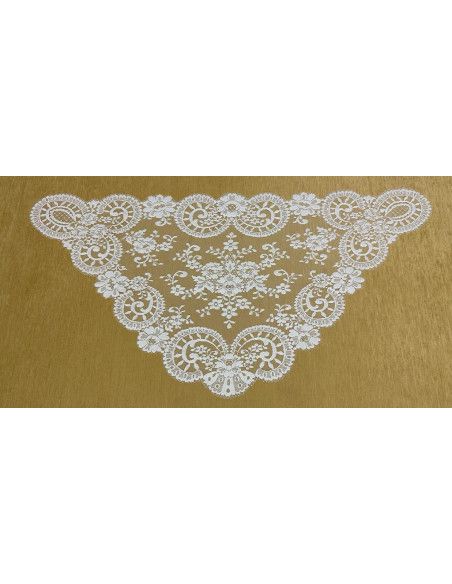 Mantilla triangular bordada a máquina