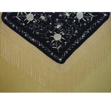 Mantón bordado a mano en seda 115 cm 2