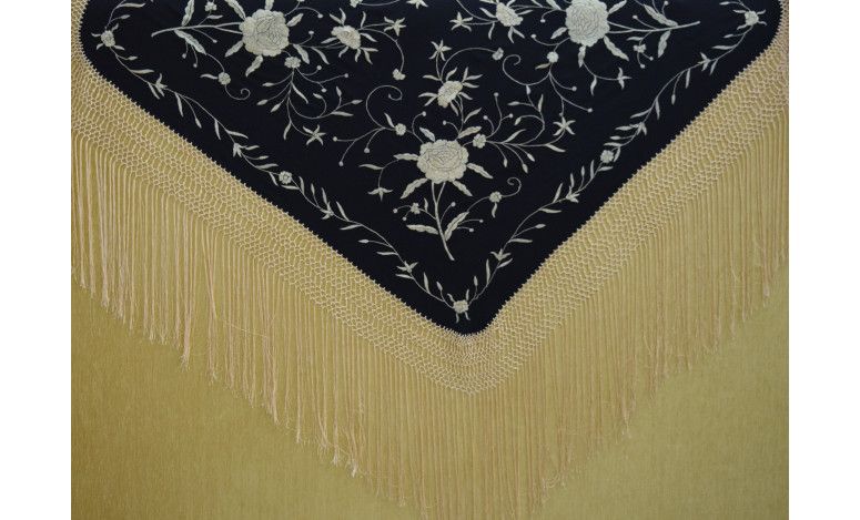Mantón bordado a mano en seda 115 cm