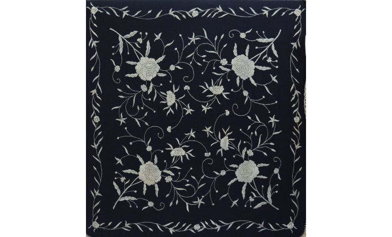 Mantón bordado a mano en seda 115 cm