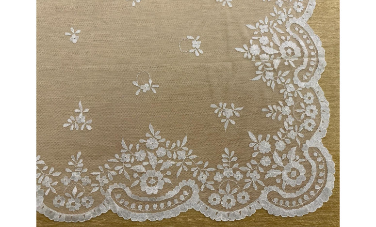 Mantilla mano seda
