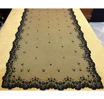 Mantilla mano seda