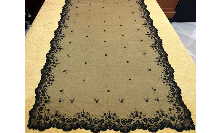 Mantilla mano seda