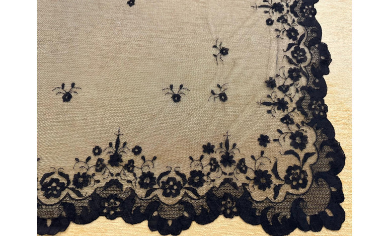 Mantilla mano seda