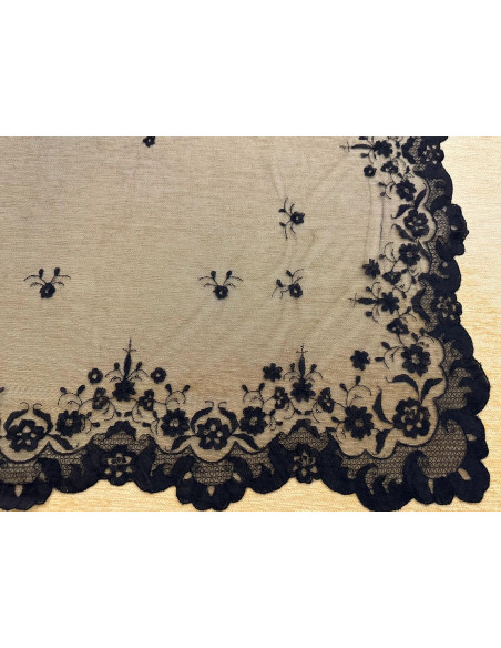 Mantilla mano seda
