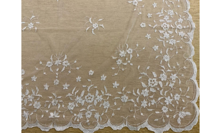 Mantilla mano seda