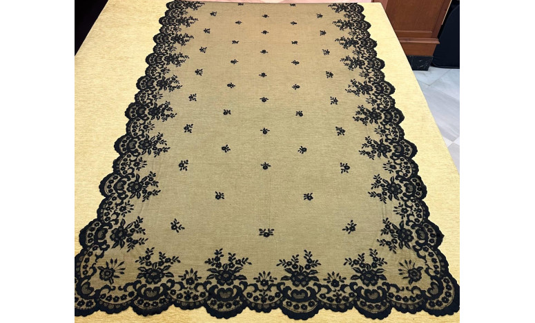 Mantilla mano seda