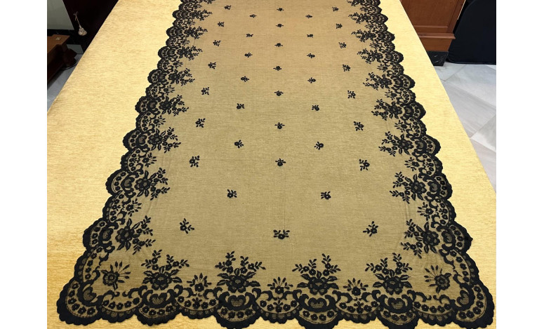 Mantilla mano seda