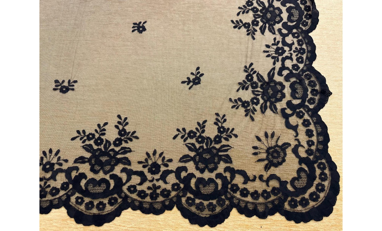 Mantilla mano seda