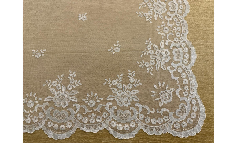 Mantilla mano seda