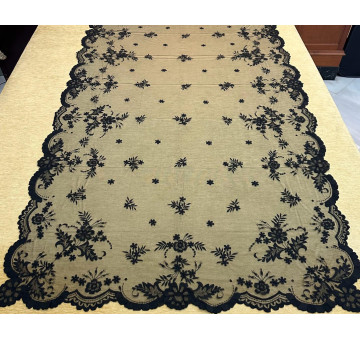 Mantilla mano seda