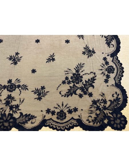 Mantilla mano seda