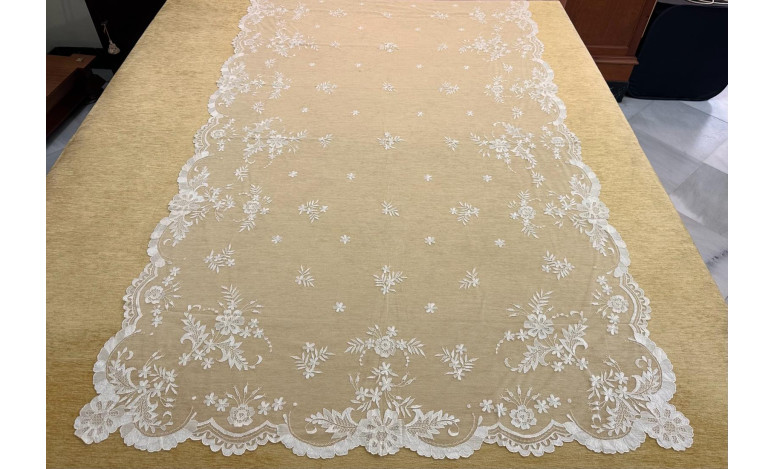 Mantilla mano seda