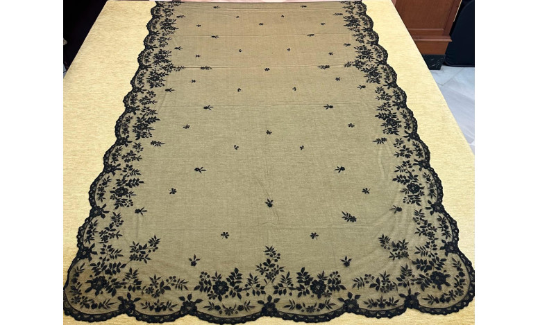 Mantilla mano seda