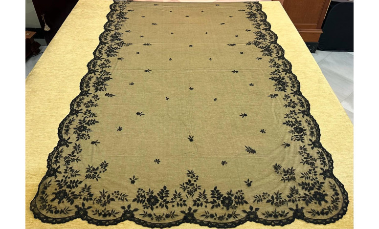 Mantilla mano seda
